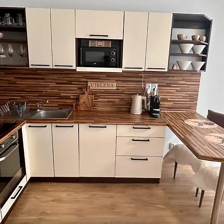 Appartement U Jelena S Parkovacim Mistem V Centru Mesta